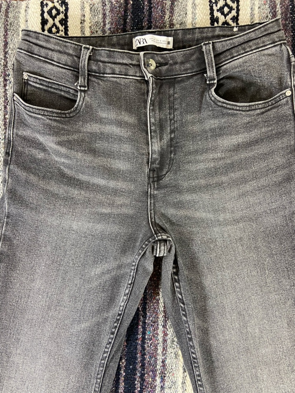Zara Gray Cropped Flare Jeans High Rise Raw Hem Stretch Size 8 Distressed Womens - Picture 15 of 15